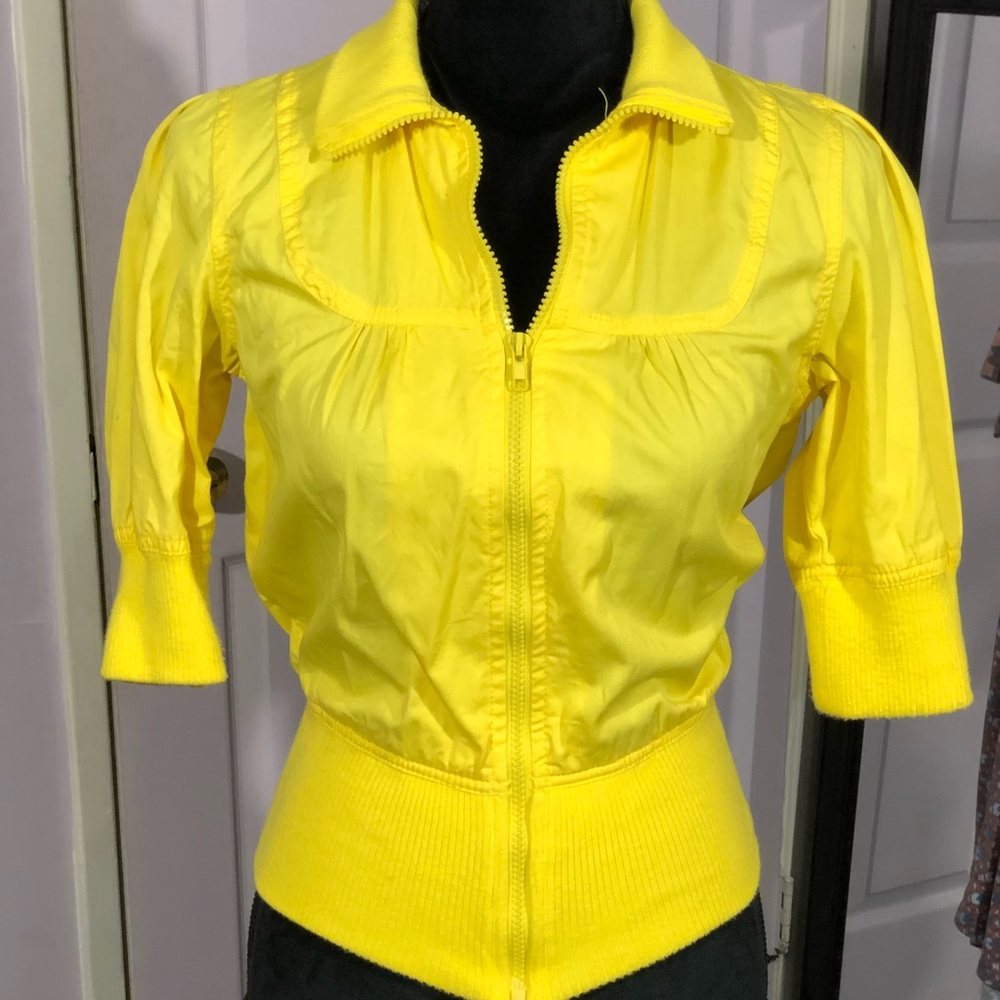 Forever 21 Retro zip front yellow jacket. Size M